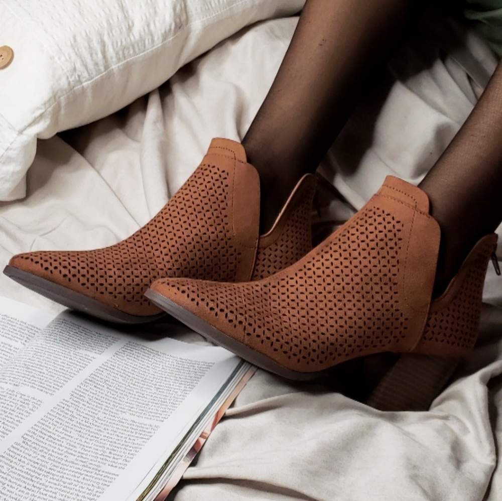 🚨ON SALE//The Clarice//camel ankle bootie - Picture 6 of 8